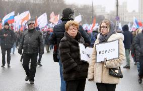 Russians mourn slain opposition leader