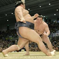 Hakuho remains undefeated, Haruma suffers 2nd loss at Spring sumo