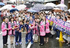 Japan soccer players receive heroines' welcome