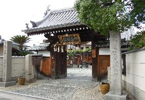 Chikamatsu Monzaemon's final resting place in western Japan