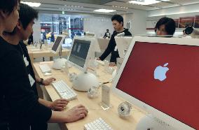 Apple Computer to open 1st retail store outside U.S. in Tokyo