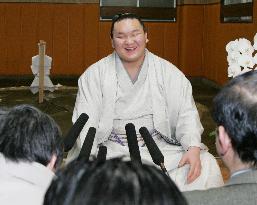 Hakuho wins 3rd straight title at New Year Grand Sumo Tournament