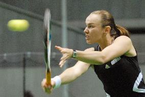 Hingis advances to quarterfinals at Toray Pan Pacific Open