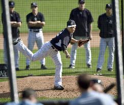 Yankees pitcher Tanaka faces lefty batter in spring training