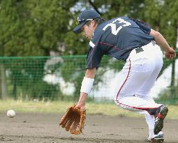 Swallows slugger Yamada looks to improve his fielding