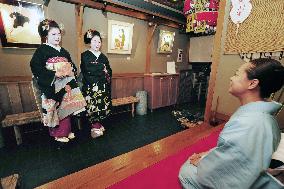 Kyoto "maiko" girls pay courtesy call in traditional midsummer practice