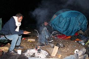 Continuous arrival of refugees causes panic on Hungary-Serbia border