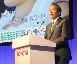 Toyota aims to sell over 30,000 fuel-cell cars annually around 2020