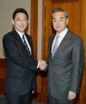 Japanese, Chinese foreign ministers agree to further improve ties