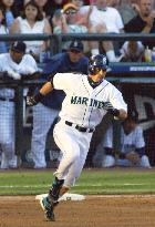 Ichiro marks 600th hit of career in major leagues