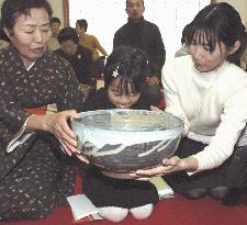 Special tea ceremony held in Nara for New Year's event