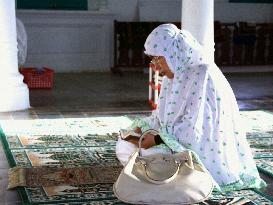 People flock to Aceh 'ground zero' to mark tsunami anniversary