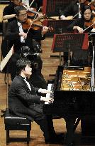 Blind pianist Tsuji plays Rachmaninov
