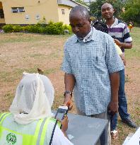 Voter gets fingerprint check for Nigerian presidential election