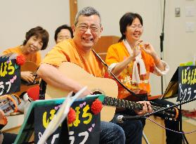Juvenile dementia patient enjoys concert in Nara, western Japan