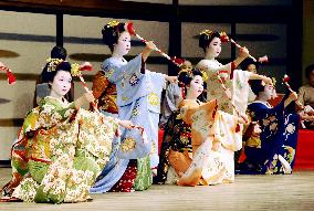 Kyoto geisha attend Generalprobe
