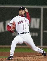 Baseball: Okajima helps Red Sox take 2-0 lead in World Series