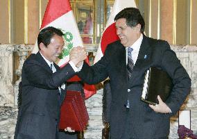 Japan and Peru sign investment pact