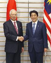 Japan, Malaysia leaders focus on high-speed rail, S. China Sea