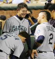 Mariners hurler Iwakuma talks with catcher in game vs. Rangers