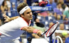 Federer eases into 3rd round of U.S. Open