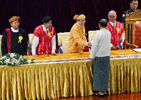 Myanmar gov't signs cease-fire agreement with 8 armed groups