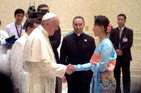 Pope meets with Suu Kyi, urges greater tolerance in Myanmar