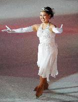 Olympic skate medalist Ito comes back onto ice