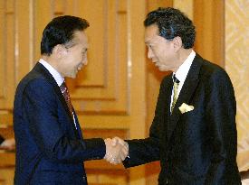 DPJ leader Hotoyama talks with S. Korean President Lee