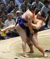 Yokozuna Asashoryu beats Tokitenku at Nagoya sumo