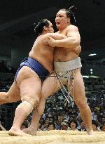 Harumafuji suffers 1st defeat at Nagoya sumo