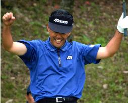 Suzuki keeps lead at Japan PGA Championships