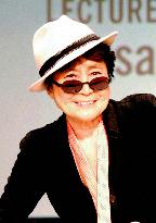 CORRECTED Yoko Ono receives Hiroshima Art Prize