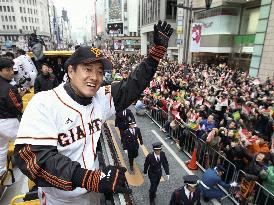 Yomiuri Giants hold Tokyo victory parade
