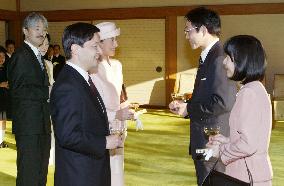 Newly-wed Kurodas invited to imperial tea party