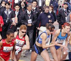 Tokyo Gov. Ishihara watches N.Y. City Marathon