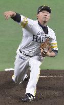 Matsuzaka pitches in preseason game