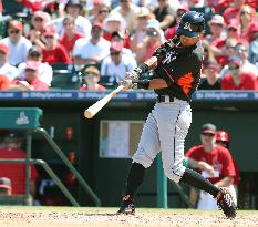 Ichiro gets 2 hits for Marlins