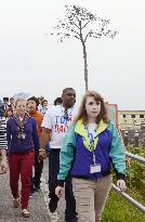 U.S. university students see reconstruction in tsunami-hit city