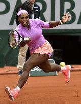 S. Williams advances to French Open 2nd round