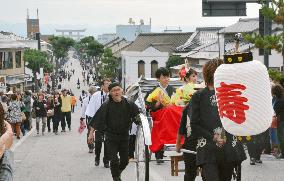 Parade marks centenary of Izumo Shrine gate in western Japan