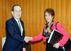 Barshefsky urges Japan to resume insurance talks early