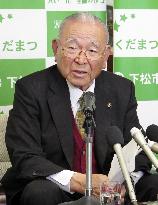 Japan's oldest mayor to retire