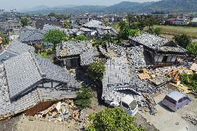 Big quake hits southwestern Japan