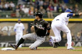 Ichiro Suzuki gets 500th stolen base in majors