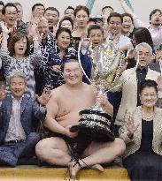 Hakuho wraps up Summer basho in style with 15th win