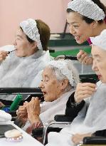 Cosmetic therapy may help prevent worsening of dementia