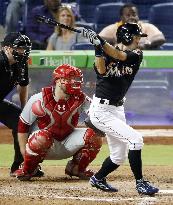 Suzuki moves within 3 hits of 3,000