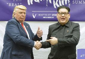 Trump, Kim look-alikes in Singapore