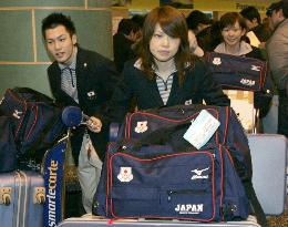 Japanese speed skaters arrive in Milan